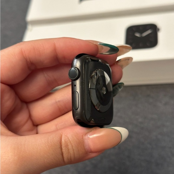 Apple Watch Series 5 w/Box & BNIB Band - Picture 9 of 12